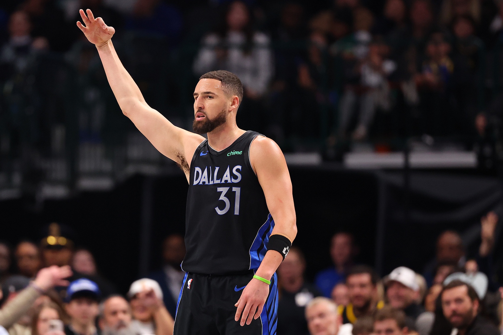 克莱替补出战16分钟 7中3&amp;三分3中2拿到8分2板2助1帽 正负值-4